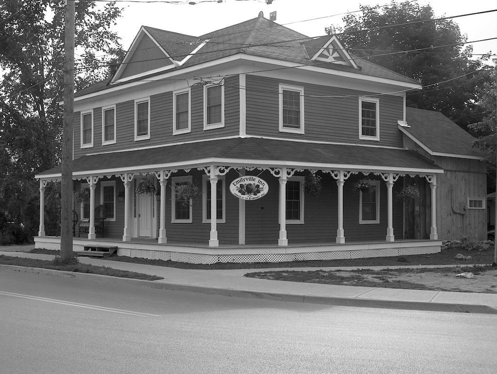 Emilyville Inn Campbellford Exteriör bild