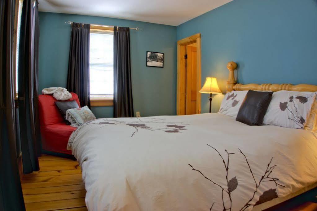 Emilyville Inn Campbellford Exteriör bild